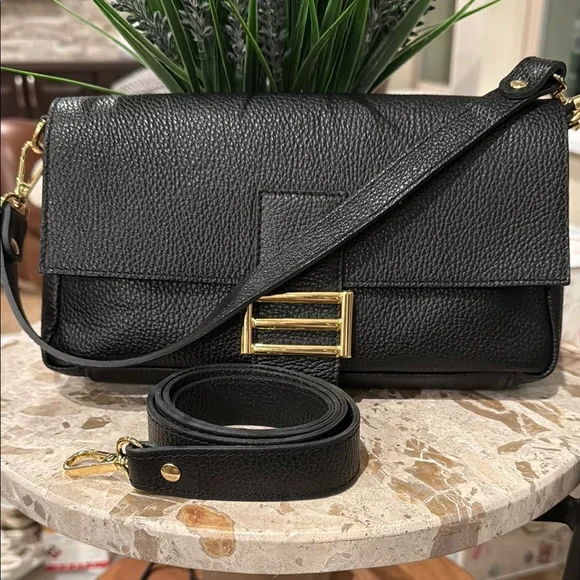 Chic Divina Firenze Black Leather Crossbody Bag with Gold Accents - Picture 1 of 4